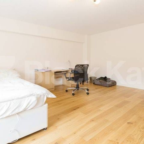 A bright and well-presented furnished studio apartment available to rent on Dartmouth Road, NW2 - Photo 1