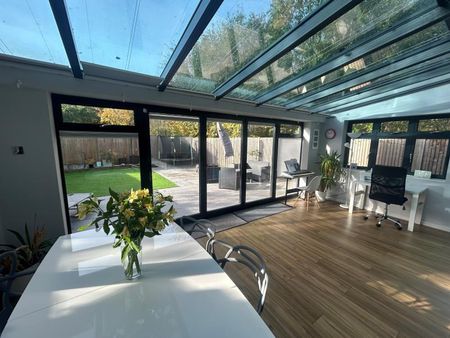 4 bedroom terraced house to rent - Photo 5