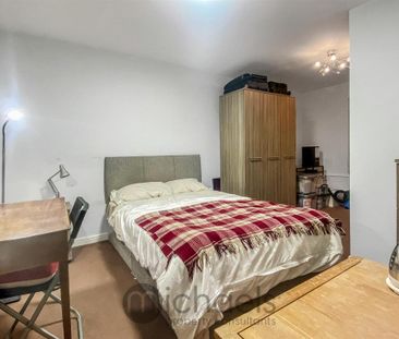 1 bedroom in a house share to rent - Photo 2