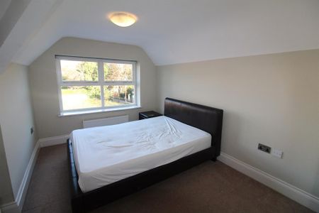 3 bedroom apartment to rent - Photo 4