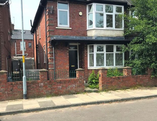 4 bedroom semi-detached house to rent - Photo 1