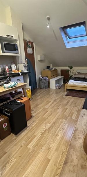 Studio to rent - Photo 1