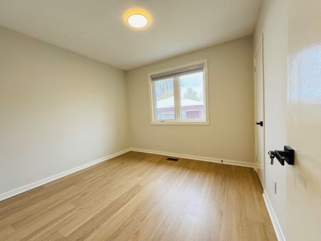 For Lease - 98 Newton Drive Unit# Main, Toronto, Ontario - Photo 5