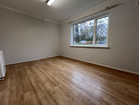 Two bedroom GROUND FLOOR flat - Photo 2