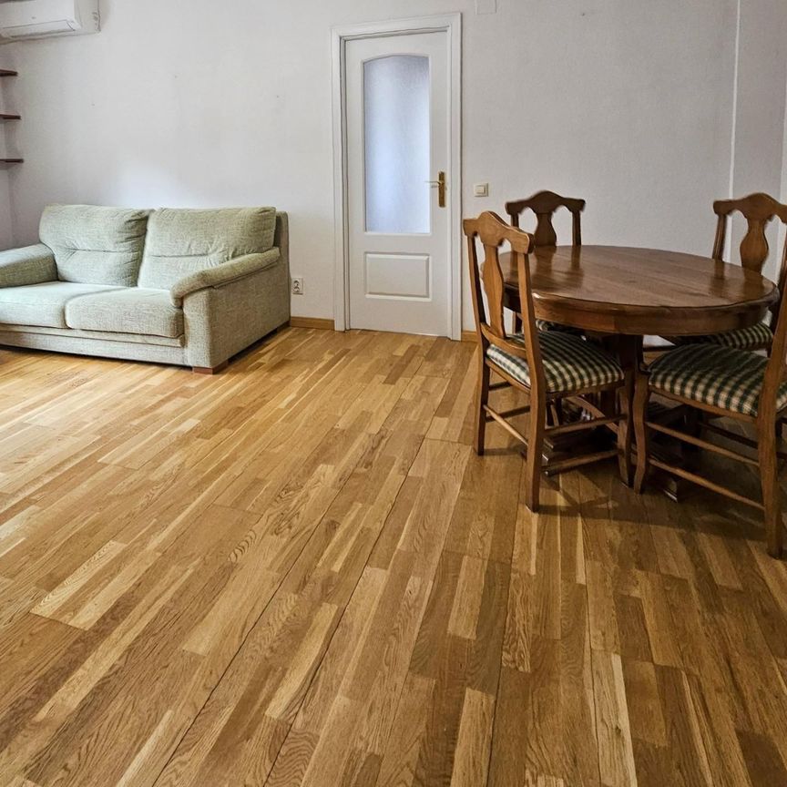 Piso de alquiler en Calle Convento, Casco Antiguo - Photo 1