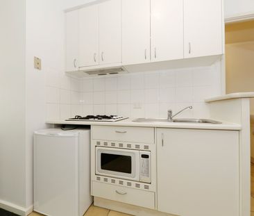 5109/570 Lygon Street, Carlton VIC 3053 - Photo 2