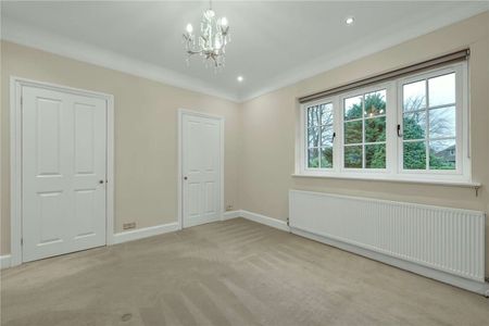 Set in a prime location, this substantial Edwardian home offers space, character, modern convenience, a mature garden, and tandem garage. - Photo 5