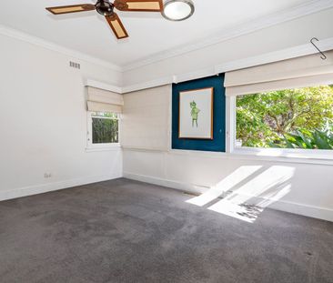 SPACIOUS WELL MAINTAINED 4 BEDROOM HOME - Photo 2