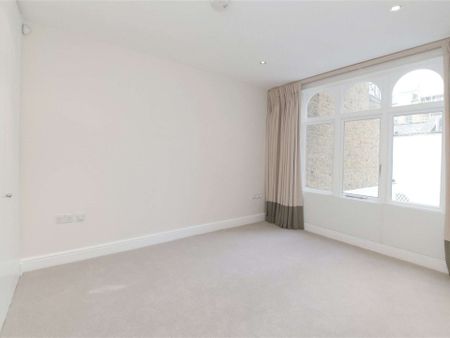 Bright split level period conversion overlooking Onslow Gardens, with wooden floors, high ceilings and private terrace, moments from the amenities of South Kensington. - Photo 5