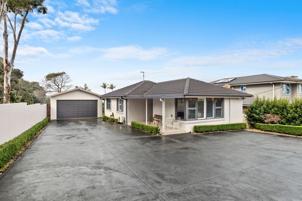Air-Conditioned Renovated Three-Bedroom Family Home with Electric Cook-Top, Dishwasher, Timber Floors and a Four Car Garage! - Photo 1