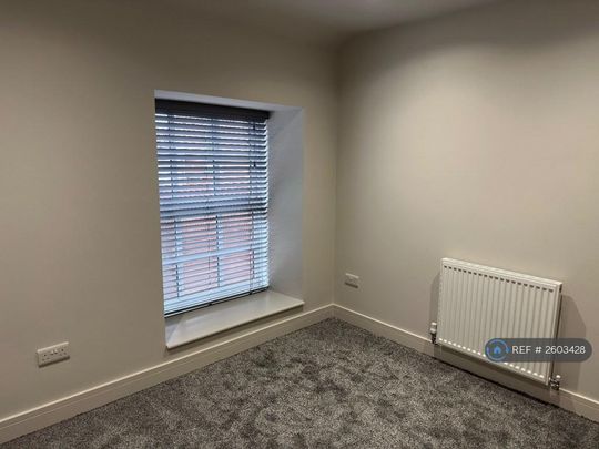 3 bedroom flat to rent - Photo 1