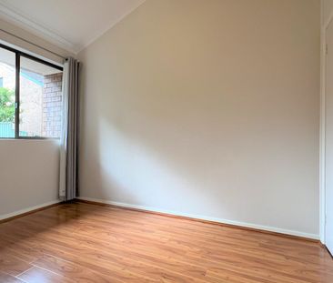 Renovated 2 bedroom townhouse in a peaceful and quiet location - Photo 2