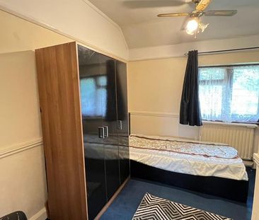 4 bedroom semi-detached house to rent - Photo 1