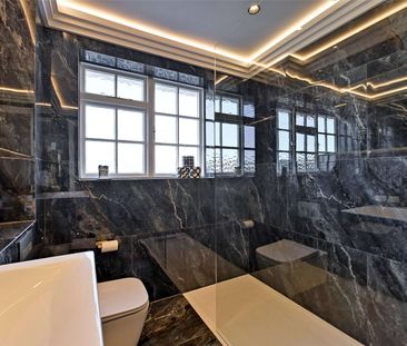 A completely refurbished and high-specification two double bedroom ... - Photo 4