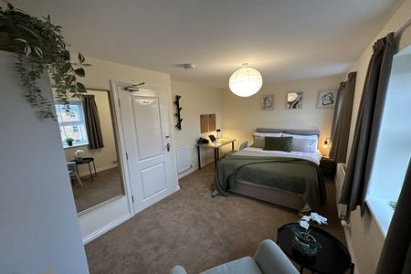 Wharton Crescent, Beeston, NG9 1RJ - Photo 4