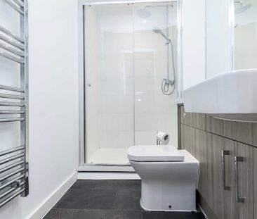 Rockingham Road, UB8, London - Photo 6