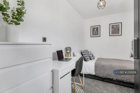 4 bedroom terraced house to rent - Photo 5