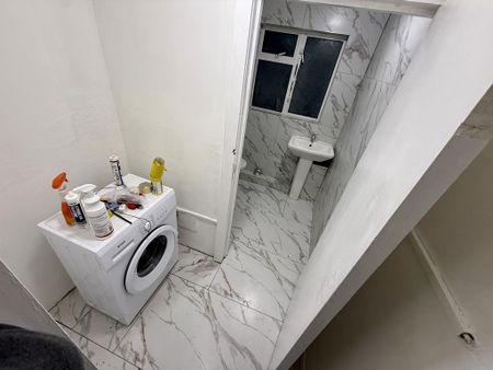 3 bedroom flat to rent - Photo 5