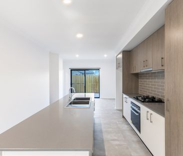 34 Cinnamon Drive, Cranbourne East VIC 3977 - Townhouse For Rent | ... - Photo 6