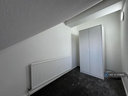 1 bedroom in a house share to rent - Photo 2