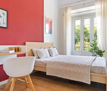Room in a shared 11-bedroom apartment for rent in Lisbon - Photo 5