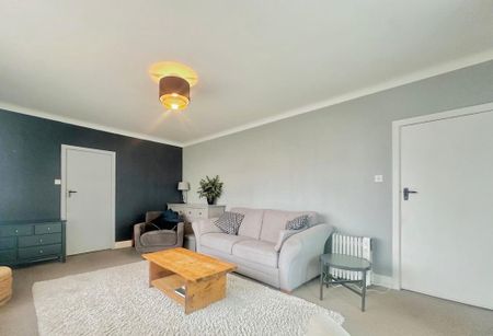 3 bedroom detached bungalow to rent - Photo 3