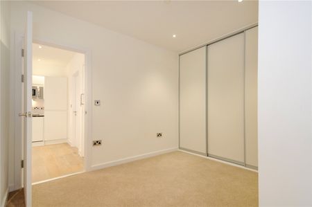 2 bedroom Flat in Garrard House, Reading - Photo 4