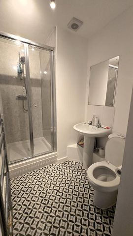 4 bedroom flat to rent - Photo 5