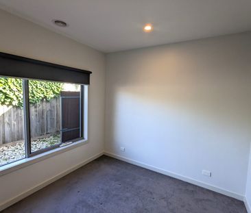 MODERN TWO BEDROOM UNIT IN GEELONG WEST - Photo 1