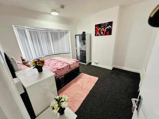 1 bedroom in a house share to rent - Photo 1