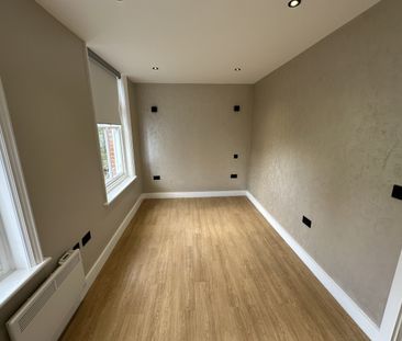 One-Bedroom Apartment - Photo 2