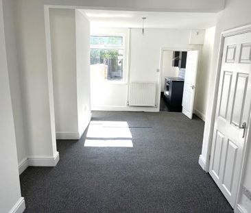 2 bedroom end of terrace house to rent - Photo 3