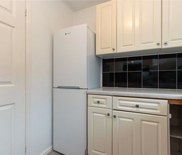 Shakespeare Close, Stoke-on-Trent, Staffordshire, ST2 - Photo 6