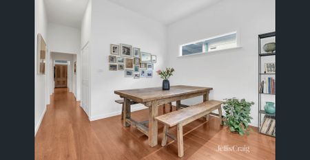 Three Bedroom Plus Study/Second Living Room in Newport - Photo 4