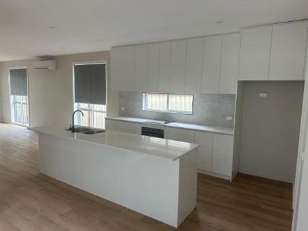 Brand New Modern Unit! - Photo 5