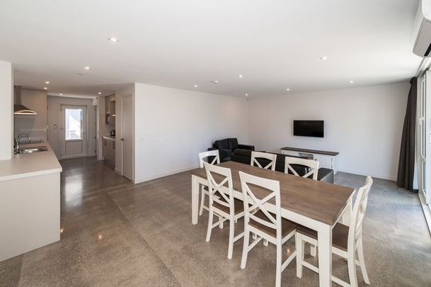 Matipo Room Available – Fully furnished includes power and internet – 1 Occupant ONLY - Photo 1