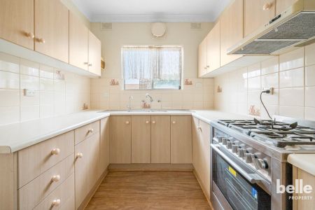 Modern & Spacious 2-Bedroom Unit in a Highly Convenient Location - Photo 5