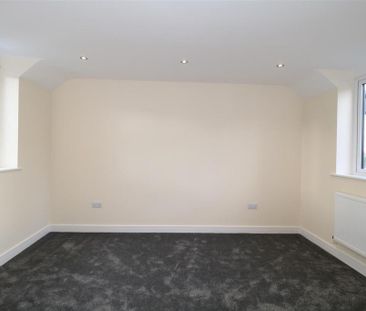 4 bedroom detached house to rent - Photo 3