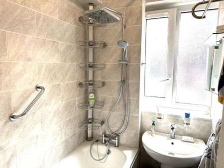 3 Bed Flat, Chadworth House, N4 - Photo 2