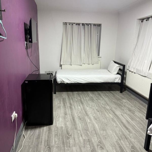 Room in a Shared House, Tanner Street, IG11 - Photo 1