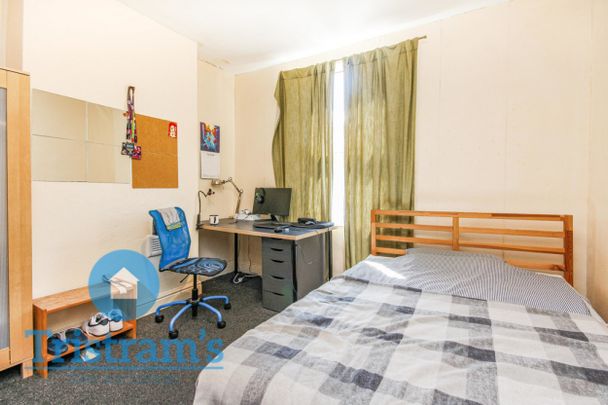 4 bed Mid Terraced House for Rent - Photo 1