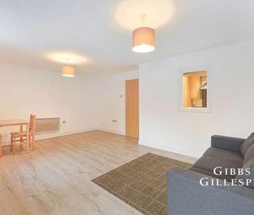 Holland Gardens, Brentford, TW8 - Photo 2