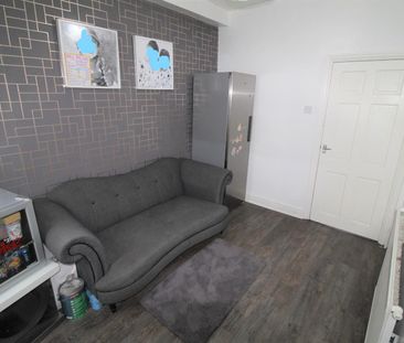 3 bedroom Terraced House to let - Photo 2