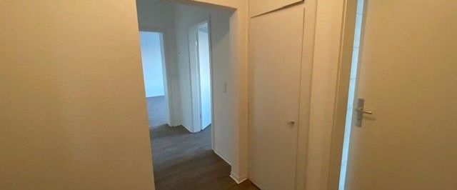 Hier wird Entspannung groß geschrieben: Weißes Tageslichtbad + Balkon - Foto 1
