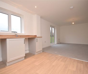 1, Howley Avenue, Churwell, Leeds, LS27 7FW - Photo 4