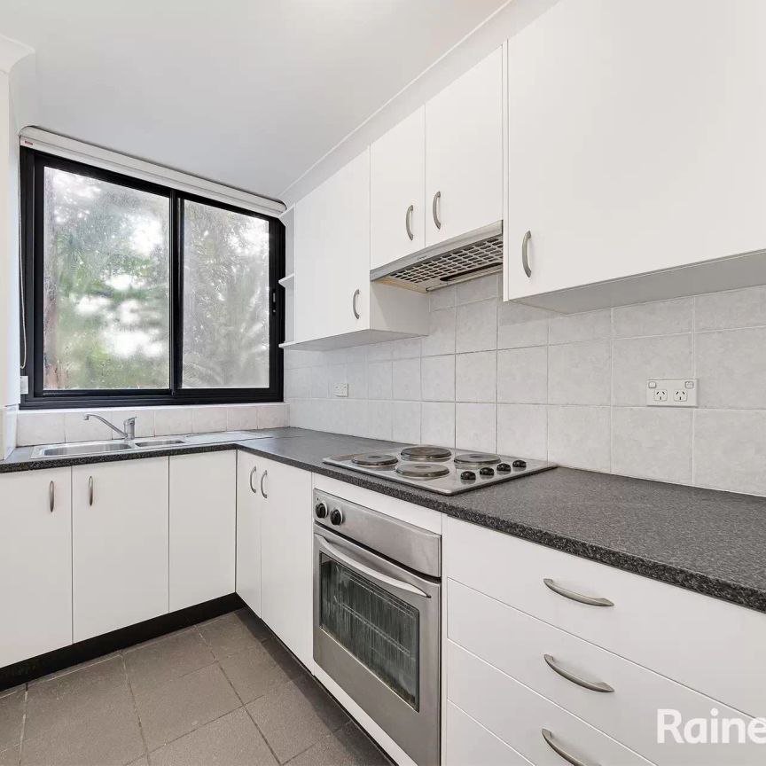 Apartment with 1 bedroom, 1 bathroom & parking for 1 car - Photo 1