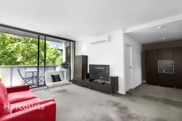Large one bedroom with separate study - Photo 1