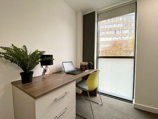 1 bedroom in a house share to rent - Photo 1