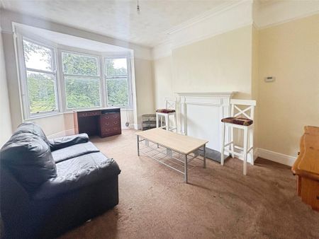 3 bedroom flat to rent - Photo 4