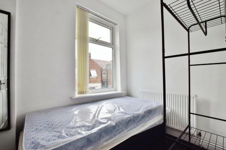 4 bedroom terraced house to rent - Photo 4